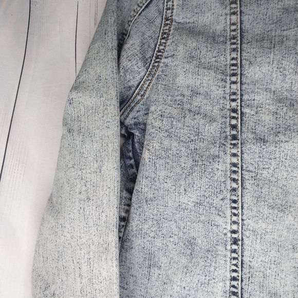 2B bebe Light Blue Cropped Denim Jacket - Picture 12 of 12